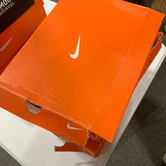 Nike-Revolution-3 3154 - Picture 2 of 5